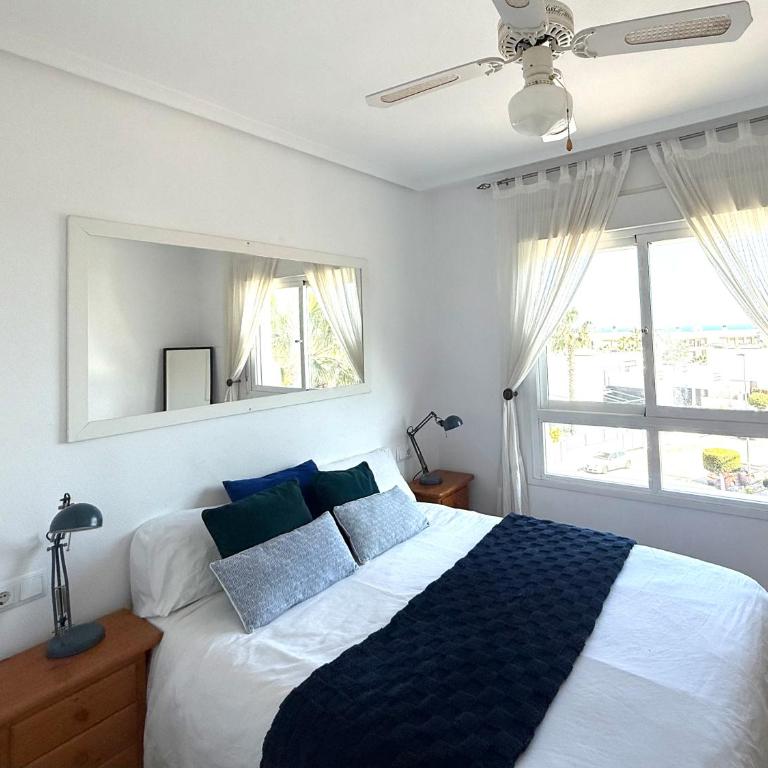 Costa Blanca Beach Apartment with Sunny Balcony & Pool - Apartamento de 2 dormitorios - 7