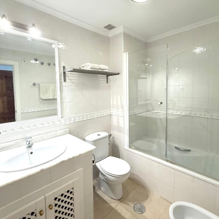 Costa Blanca Beach Apartment with Sunny Balcony & Pool - Apartamento de 2 dormitorios - 5