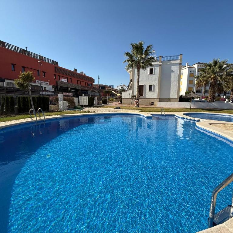 Costa Blanca Beach Apartment with Sunny Balcony & Pool - Apartamento de 2 dormitorios - 3