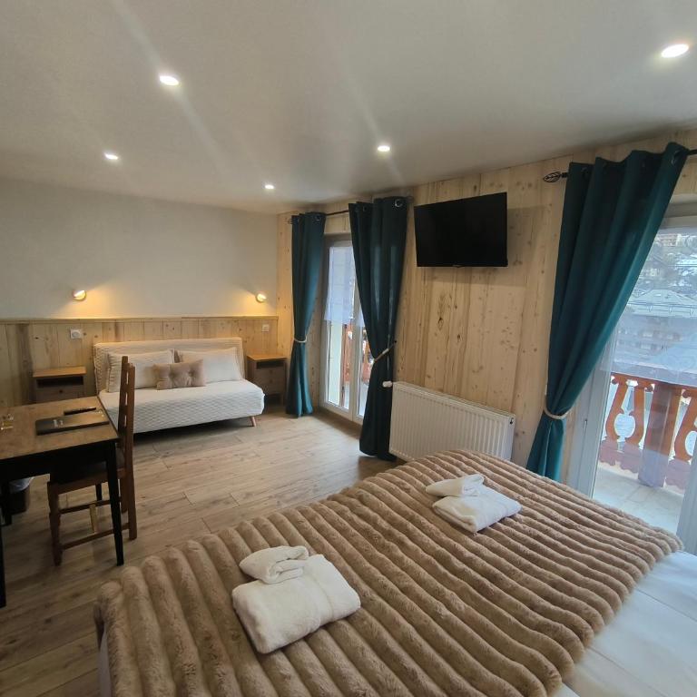 Hôtel du Centre - Chambre Double Deluxe avec Balcon - 4