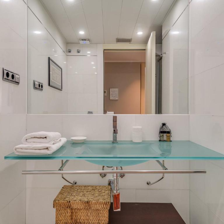 GuestReady - Sea view apartment with terrace - Three-Bedroom Apartment - 13