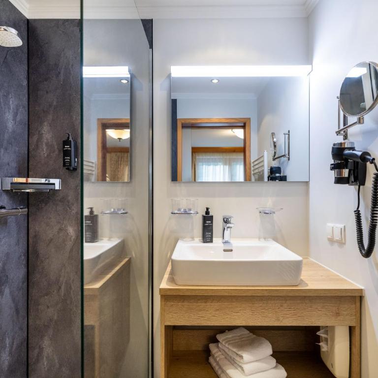 Hotel Alpenrose - Doppelzimmer mit Balkon - 2