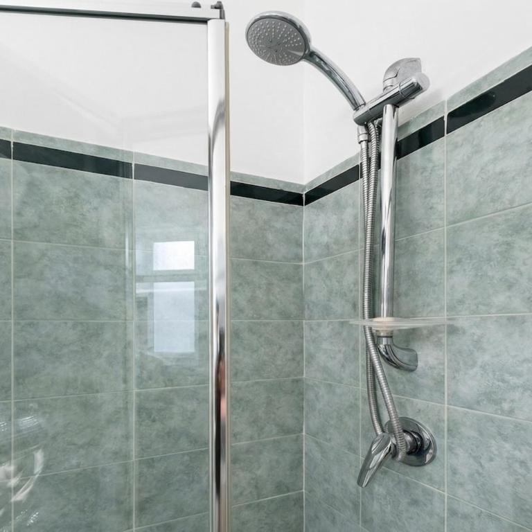 Spacious Modern Apt AC Close to Metro - Appartamento con 3 Camere da Letto - 24