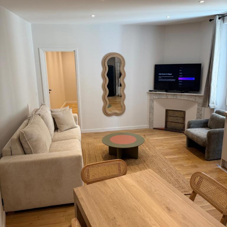 #102 Heart of Vieil Antibes - Place Nationale-High-End Newly Renovated & Furnished Appartment - Appartement 2 Chambres - 1