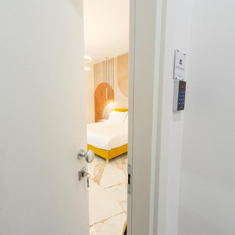 Modern Rooms - Camera King - 21