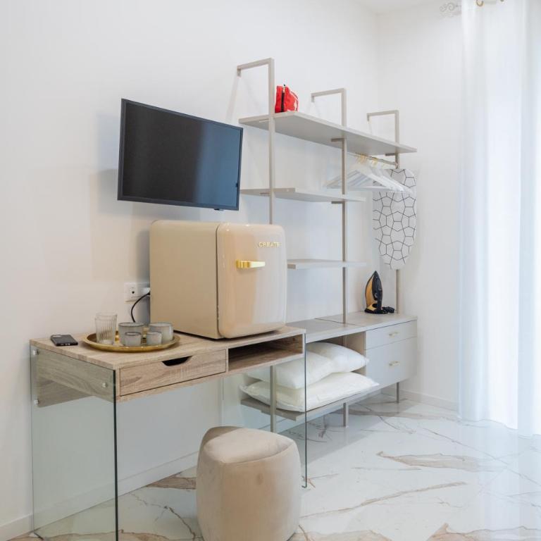Modern Rooms - Camera King - 6