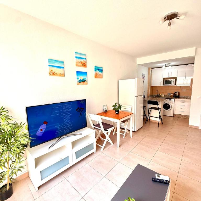Benalbeach Apartment with Sea & Garden View - One-Bedroom Apartment - 14