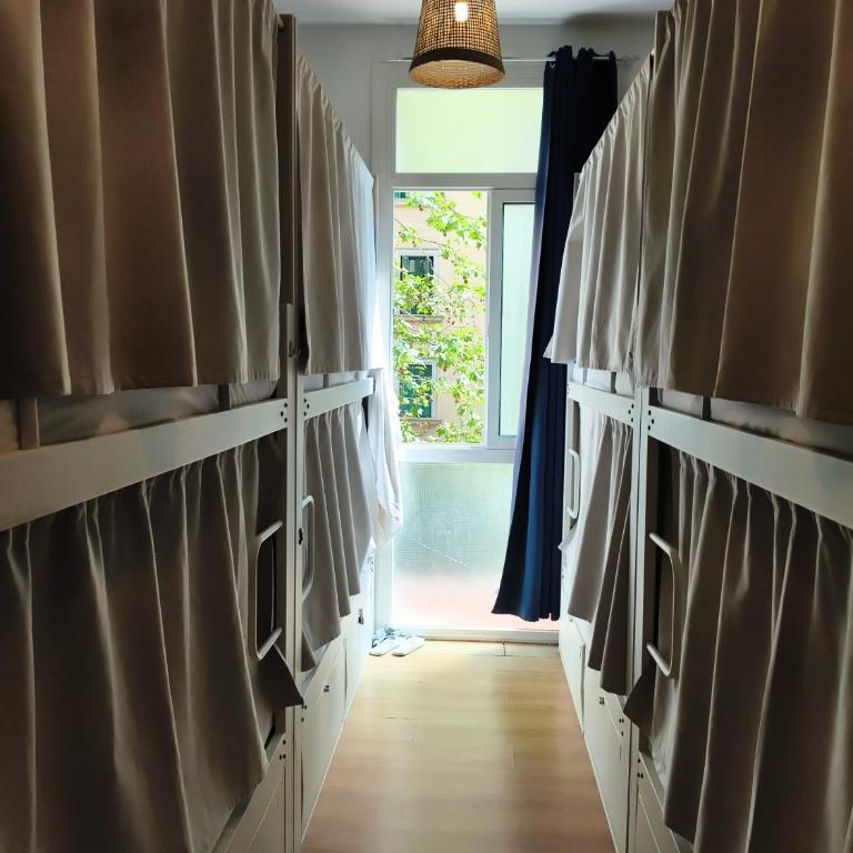Mediterranean Hostel Barcelona by Casa Consell - Cama en habitación compartida mixta de 10 camas - 7