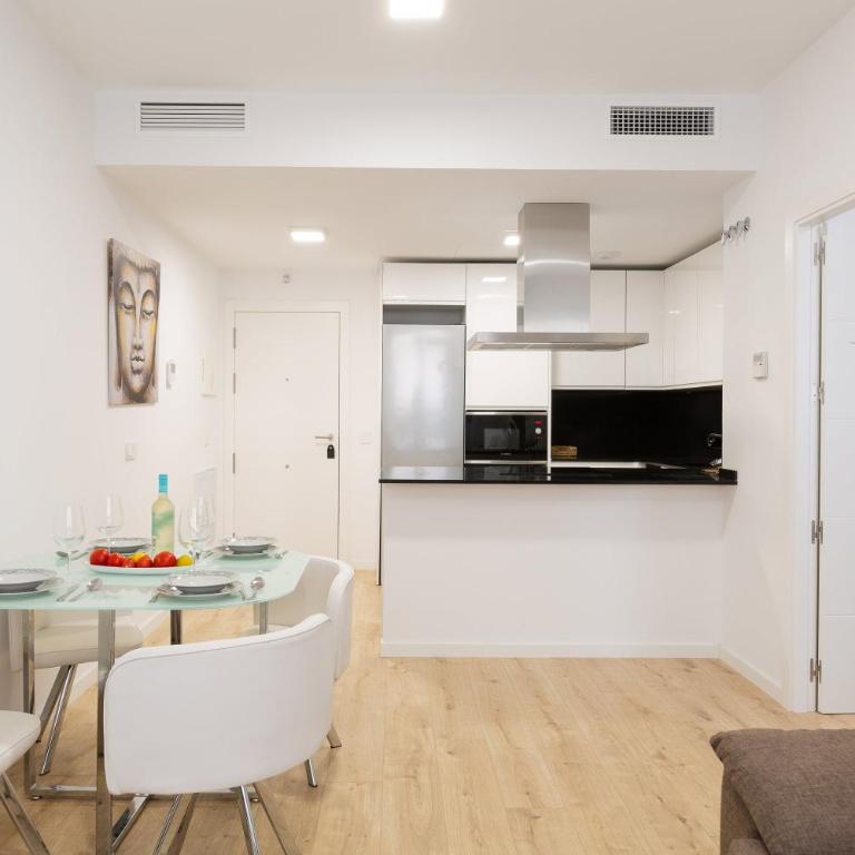 Cosmopolitan Apt Malaga Beach - Apartamento - 16