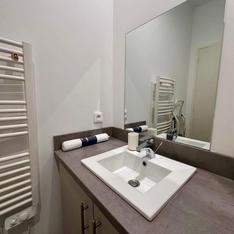 Les suites du pont Joffre - One-Bedroom Apartment with City View - 2