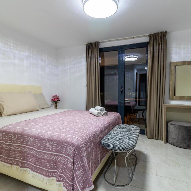 Shkreli Inn - Apartman s 1 Spavaćom Sobom i Terasom - 2