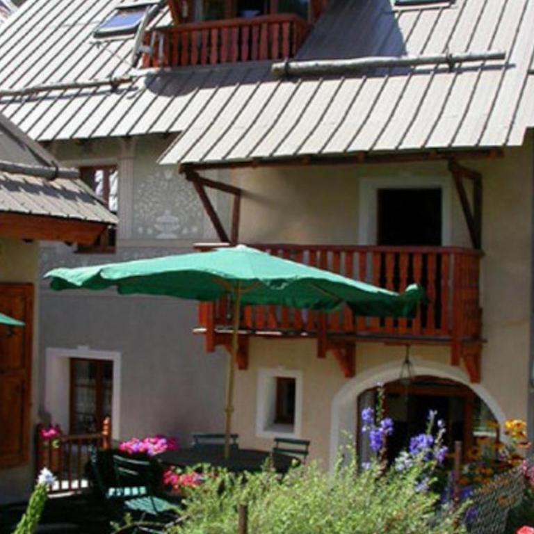 Chalet spacieux et équipé, 8 pers, à 300m des pistes, Serre Chevalier-Le Bez - FR-1-762-23 - Appartement - 2
