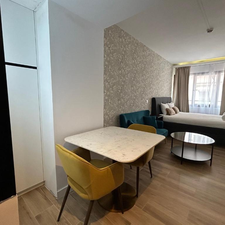 Stylish luxury studio in Salamanca best neighbourhood in Madrid! - One-Bedroom Apartment - 5