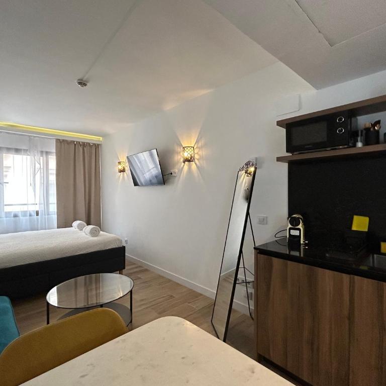 Stylish luxury studio in Salamanca best neighbourhood in Madrid! - One-Bedroom Apartment - 10