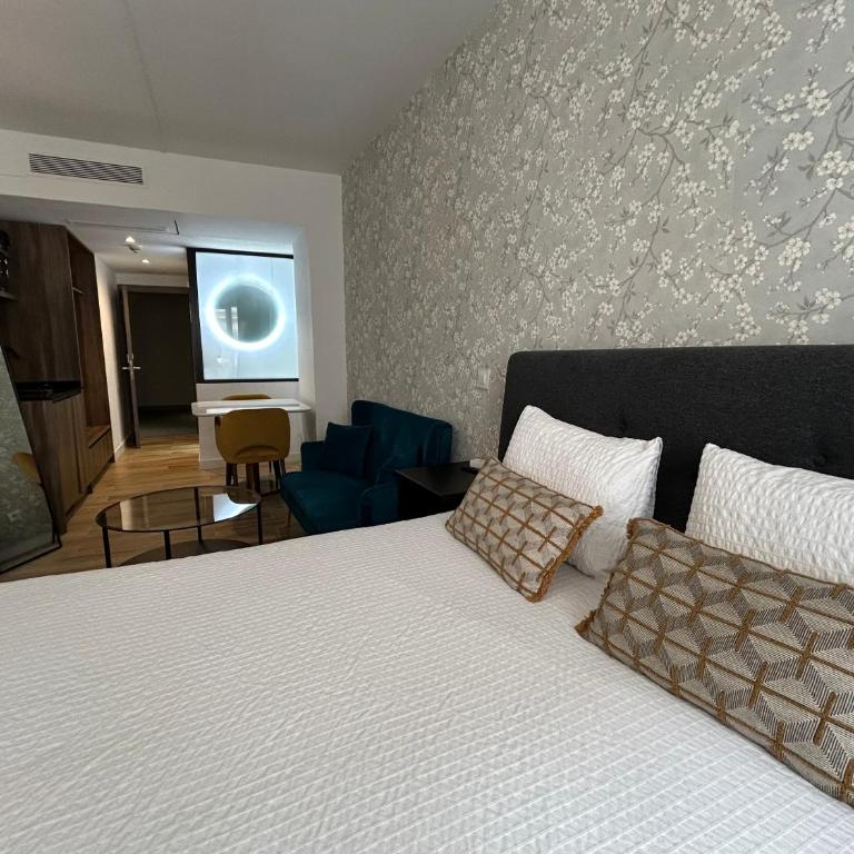 Stylish luxury studio in Salamanca best neighbourhood in Madrid! - One-Bedroom Apartment - 4