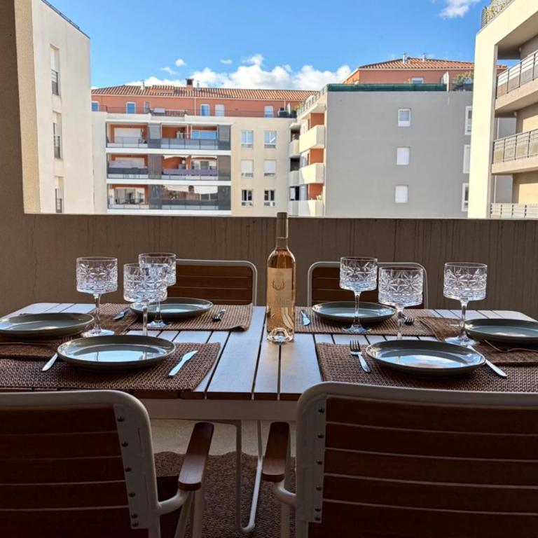 T4 moderne 7 pers avec terrasse & parking Plage à 10 min à pieds - Appartement 3 Chambres - 7