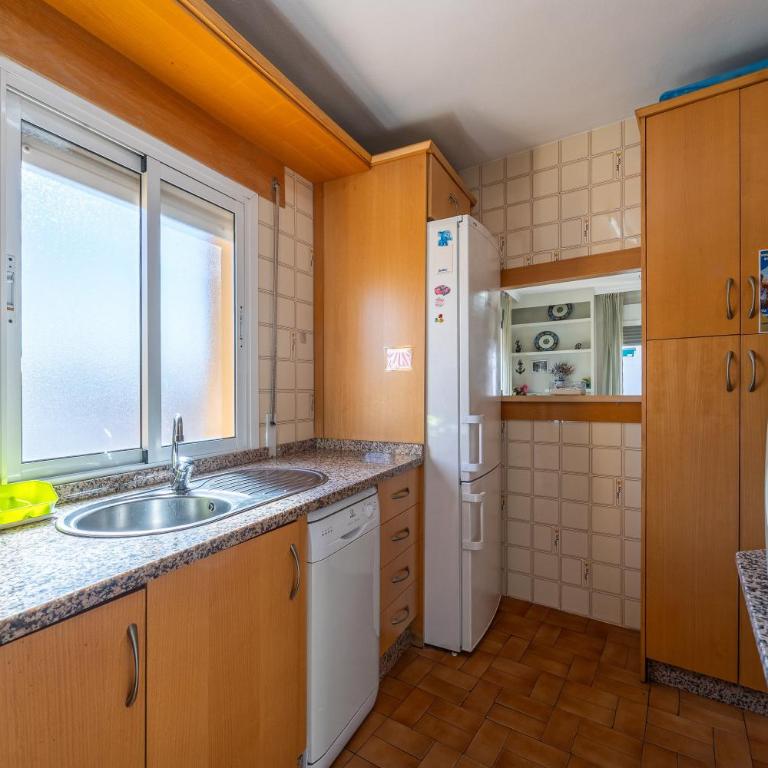Cozy Retreat with Patio Steps from Alcázar - Apartamento - 16