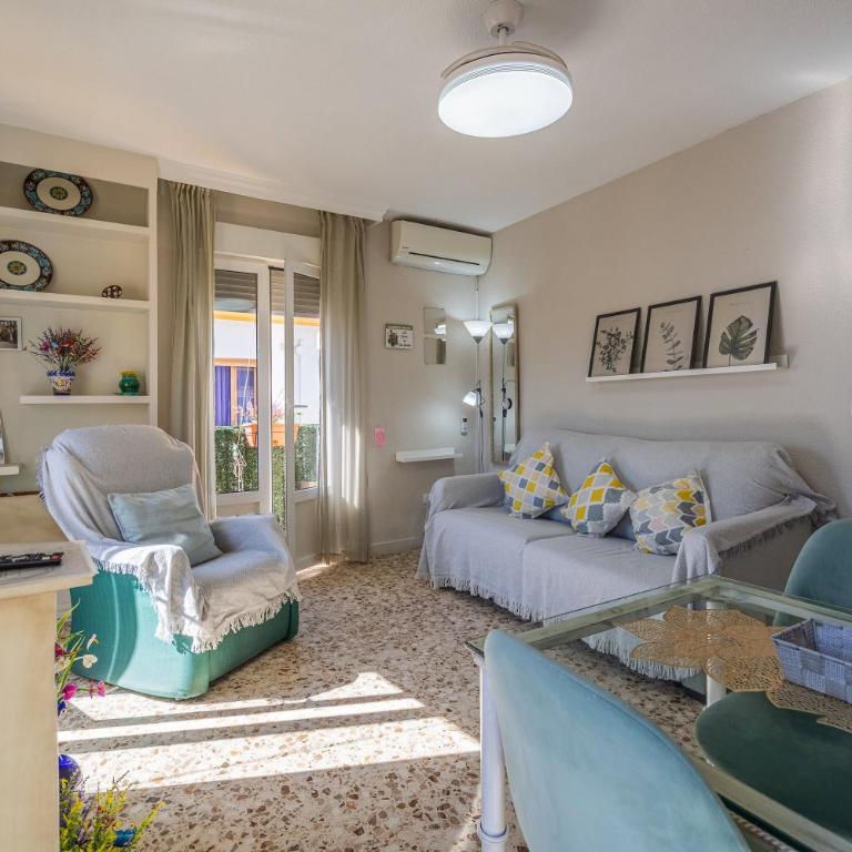 Cozy Retreat with Patio Steps from Alcázar - Apartamento - 9