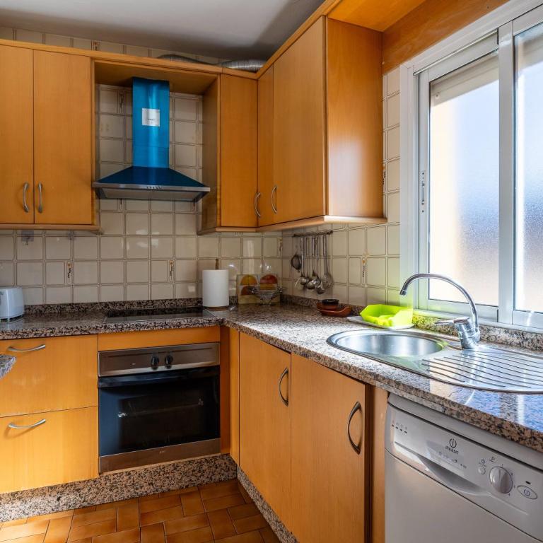 Cozy Retreat with Patio Steps from Alcázar - Apartamento - 15