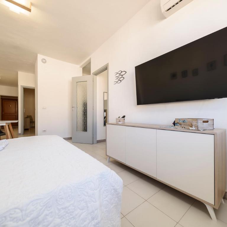 MMHS Alghero Casa BS7 6PX 2BR wi-fi - Two-Bedroom Apartment with Balcony - 16