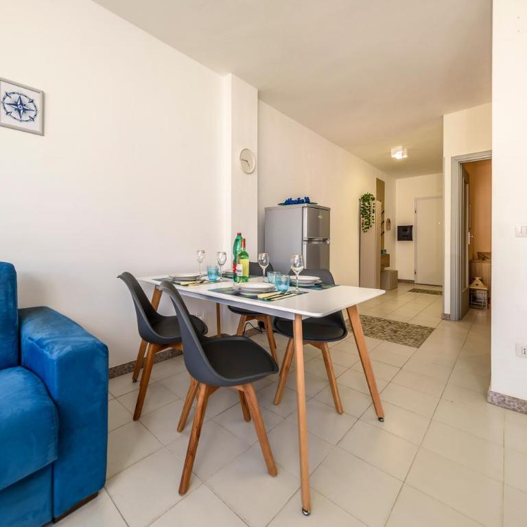 MMHS Alghero Casa BS7 6PX 2BR wi-fi - Two-Bedroom Apartment with Balcony - 24