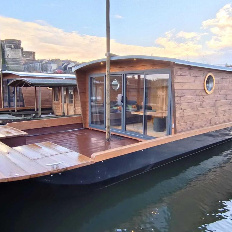 Les Toues Angevines - Cabine Familiale dans un Bateau - 18