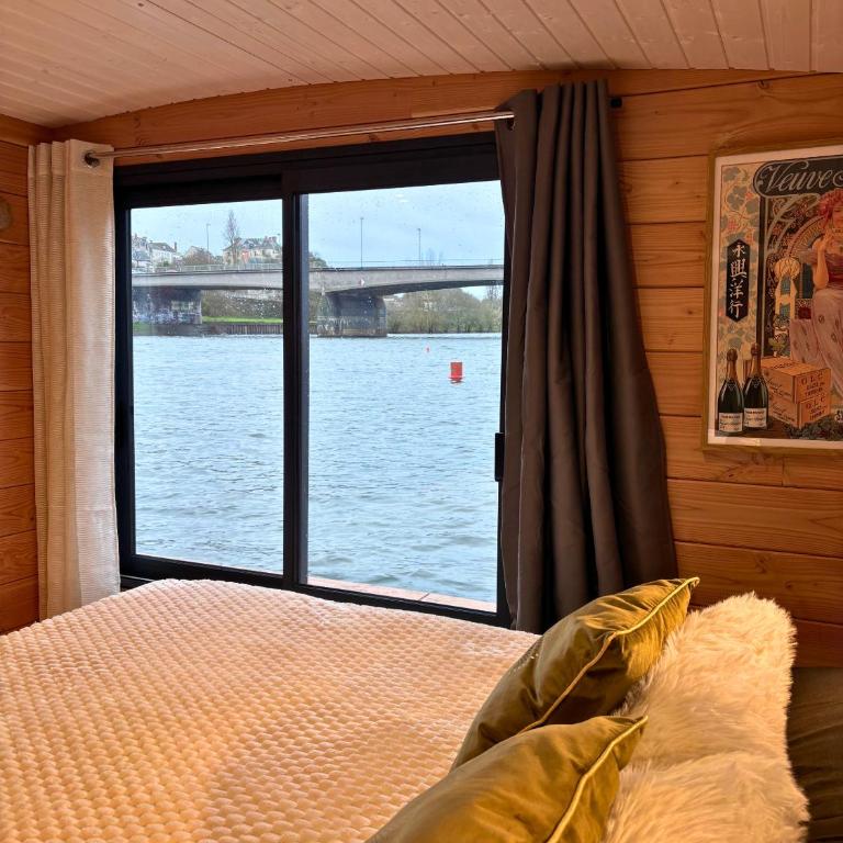 Les Toues Angevines - Cabine Familiale dans un Bateau - 15