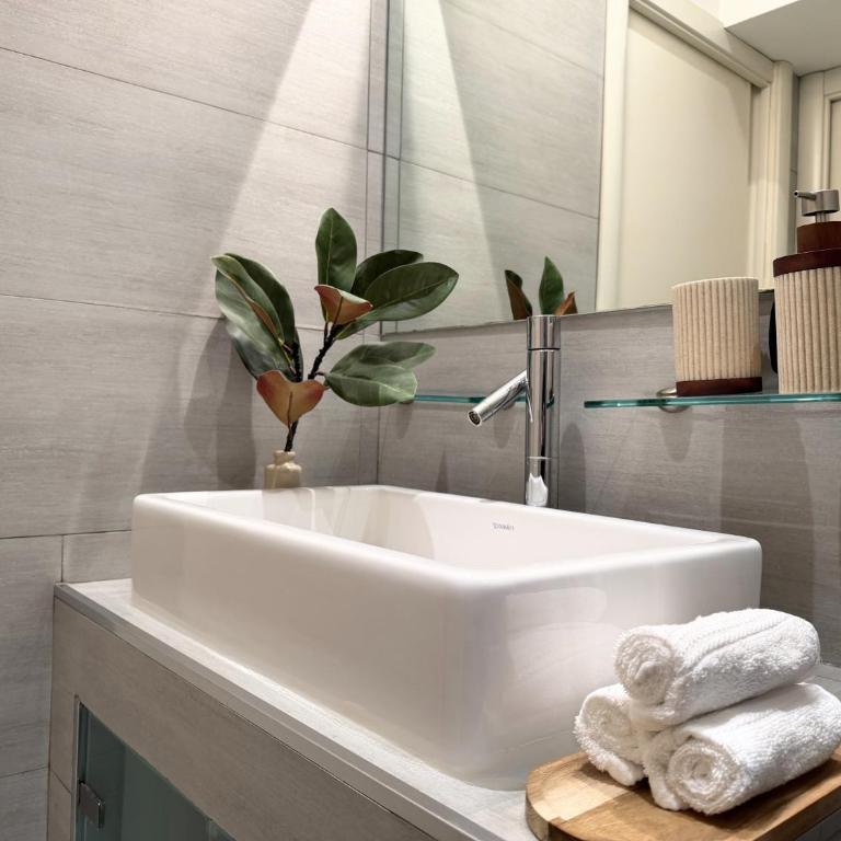 Royal Gardens Apartment - Superior One-Bedroom Apartment with Balcony - 18