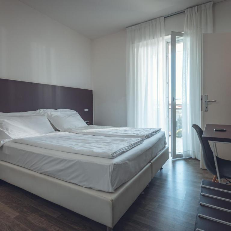 Boutique Hotel Villa Alberta - Doppel-/Zweibettzimmer mit Balkon - 6