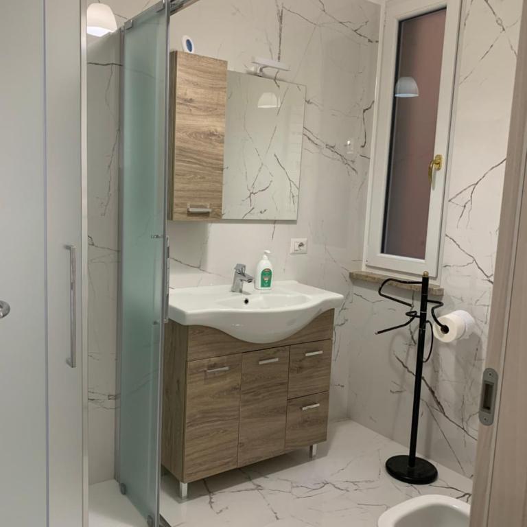 VERoHOME - Appartamento con 2 Camere da Letto, Balcone e Terrazza - 29