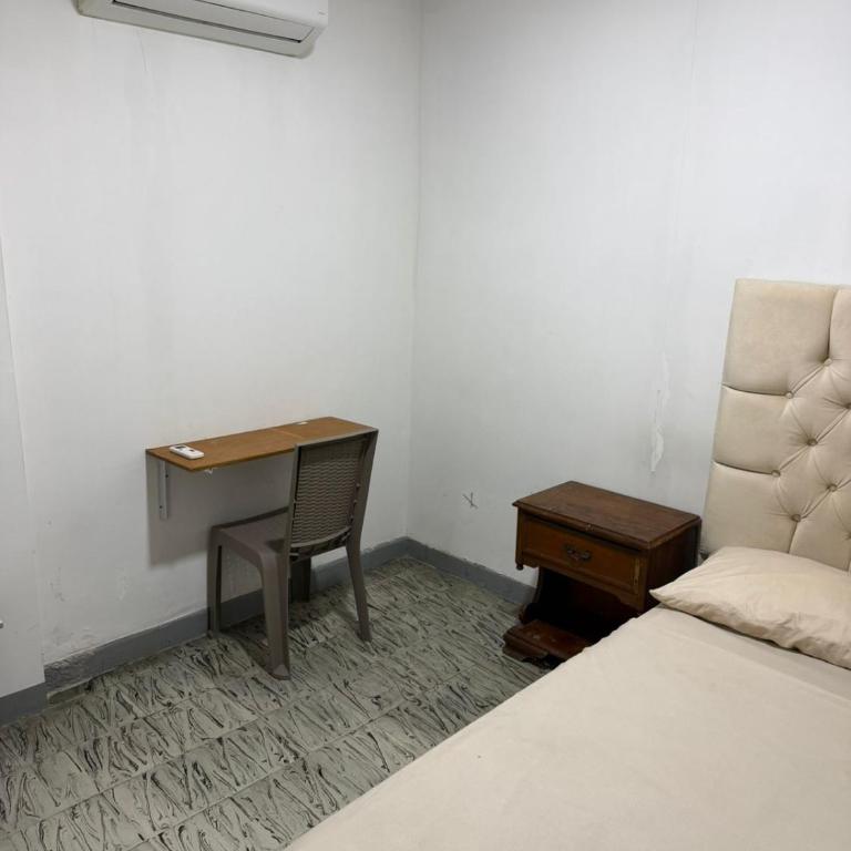 Hostal el Refugio - Standard Double Room with Shared Bathroom - 2