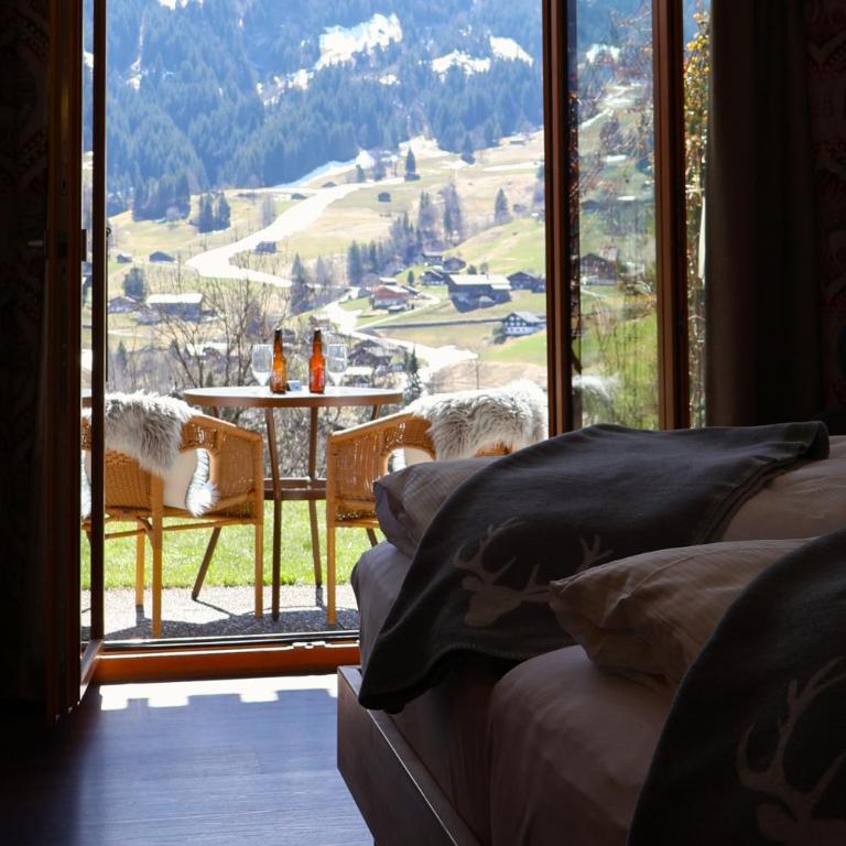 Hotel Cabana - Superior Doppelzimmer Enzian mit Blick auf den Eiger und Zugang zum Garten - 2