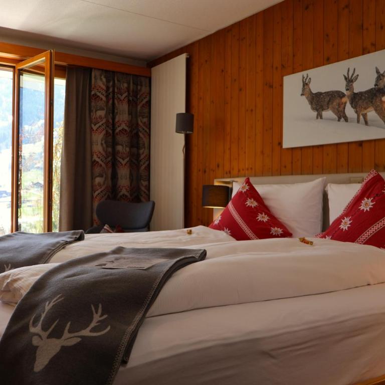 Hotel Cabana - Superior Doppelzimmer Enzian mit Blick auf den Eiger und Zugang zum Garten - 3