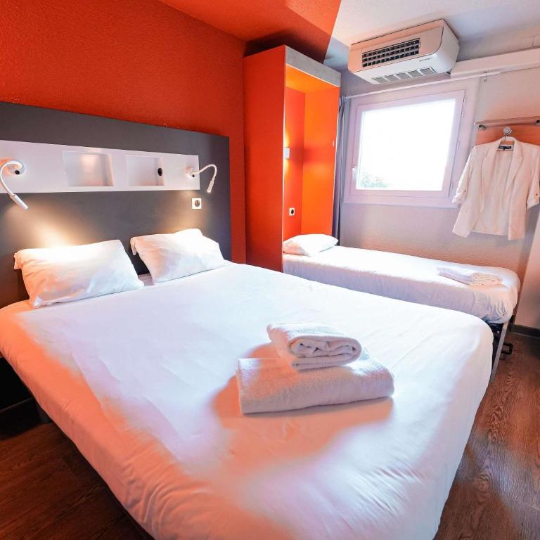ibis budget Marseille Vieux Port - Chambre Triple avec 1 Lit Double et 1 Lit Simple Pliant - 10