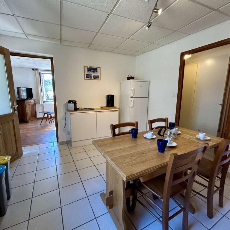 Appartement Montagne : 2 Pces, 4 Couchages, Jardin, Animaux OK, Navette et Commerce Proches - Maison 1 Chambre - 13