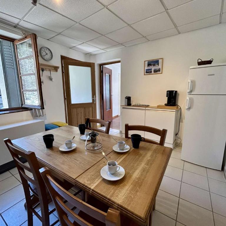 Appartement Montagne : 2 Pces, 4 Couchages, Jardin, Animaux OK, Navette et Commerce Proches - Maison 1 Chambre - 16