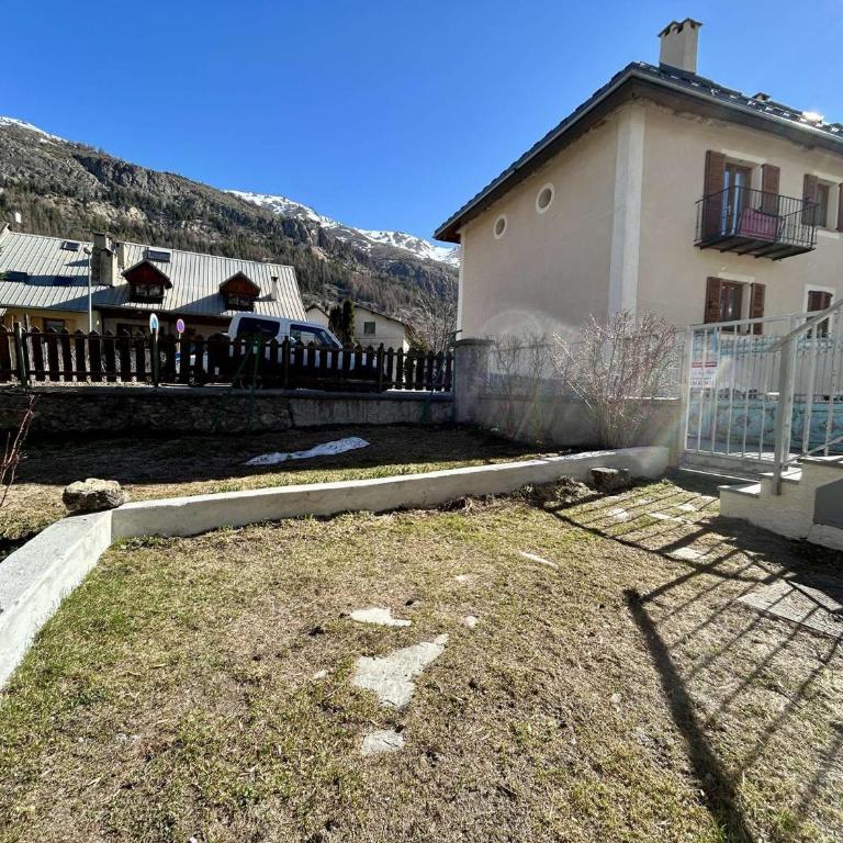 Appartement Montagne : 2 Pces, 4 Couchages, Jardin, Animaux OK, Navette et Commerce Proches - Maison 1 Chambre - 22