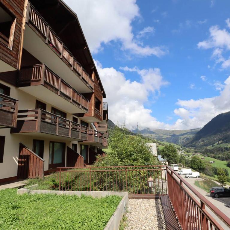 Charmant T3 avec piscine et balcon, proche station - Two-Bedroom Apartment - 12