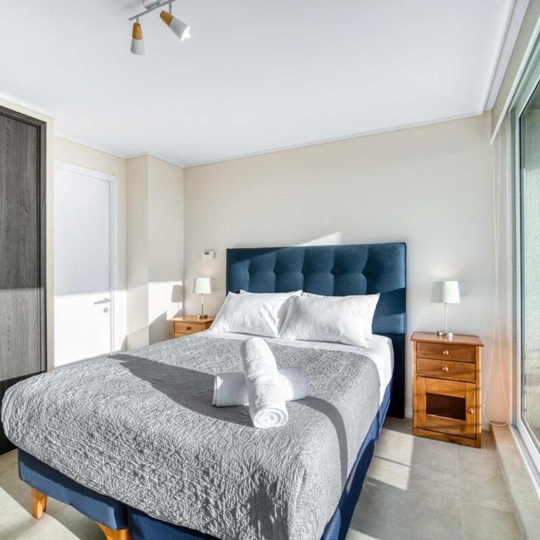 Coastal Vibe 2D Parking, Views and Desk - Two-Bedroom Apartment - 3