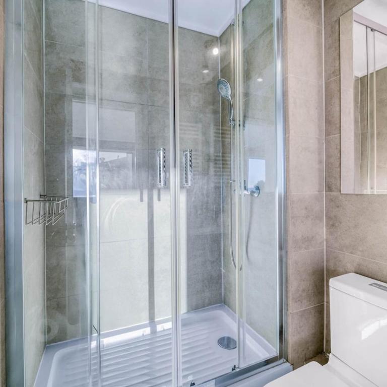 Coastal Vibe 2D Parking, Views and Desk - Two-Bedroom Apartment - 7