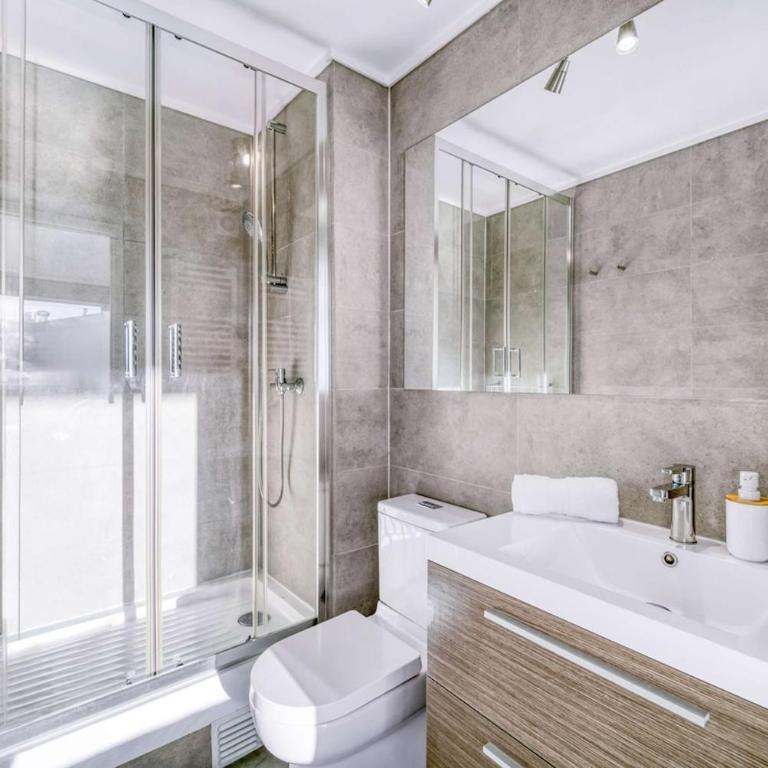 Coastal Vibe 2D Parking, Views and Desk - Two-Bedroom Apartment - 8