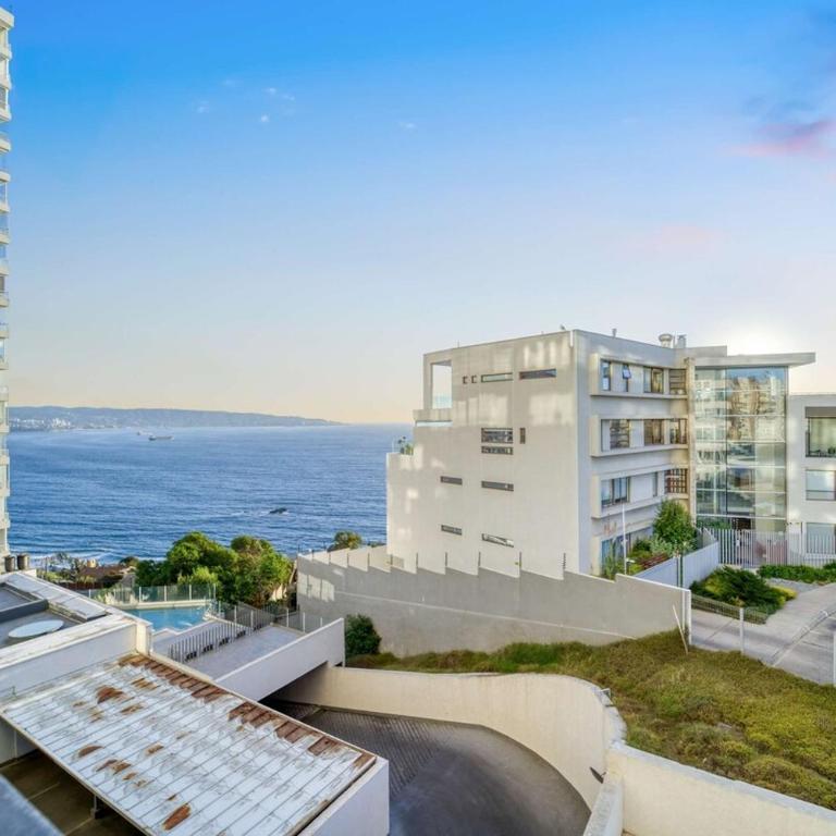 Coastal Vibe 2D Parking, Views and Desk - Two-Bedroom Apartment - 9