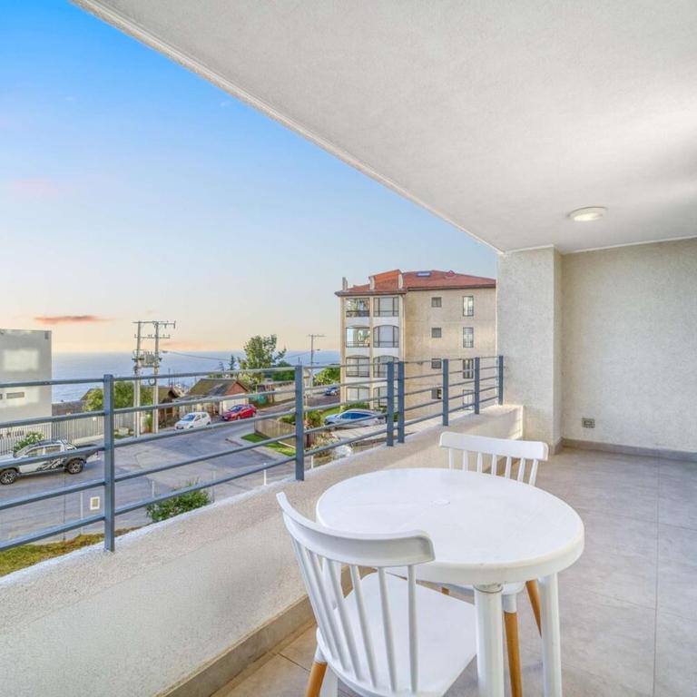 Coastal Vibe 2D Parking, Views and Desk - Two-Bedroom Apartment - 13