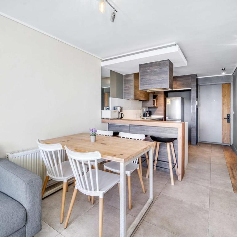 Coastal Vibe 2D Parking, Views and Desk - Two-Bedroom Apartment - 14