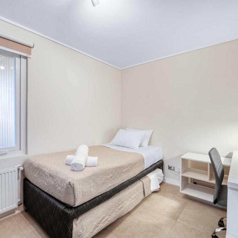 Coastal Vibe 2D Parking, Views and Desk - Two-Bedroom Apartment - 15