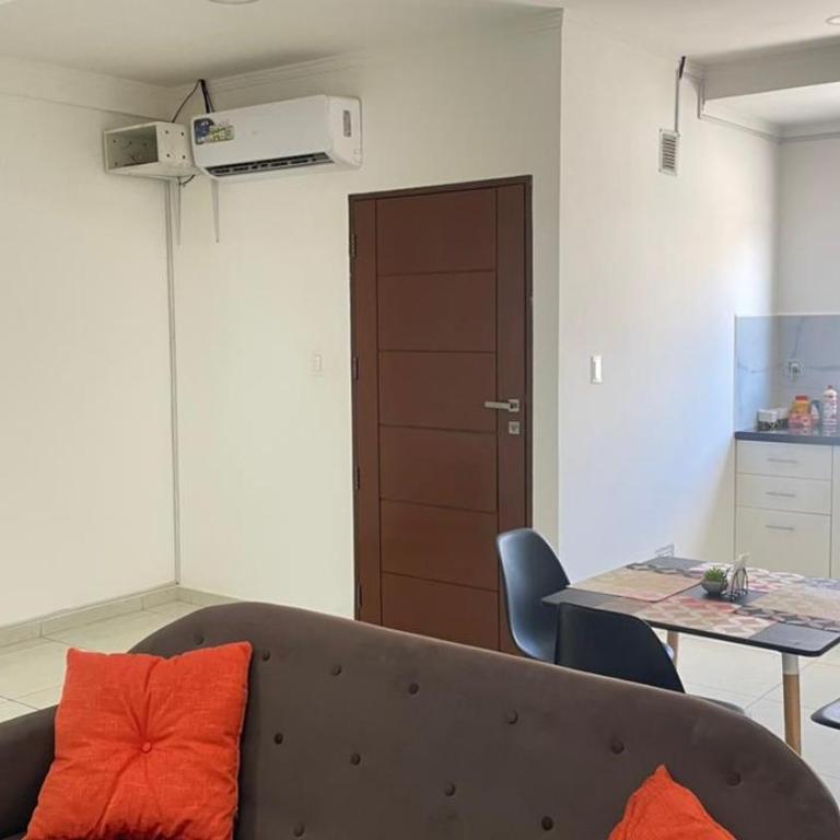 Confort y Estilo Centrico a pasos de todo Grupos y Flias - Two-Bedroom Deluxe Apartment - 46