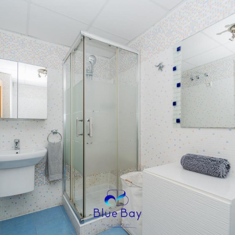 Blue Nautico - penthouse with stunning views of La Herradura - Two-Bedroom Apartment - 21