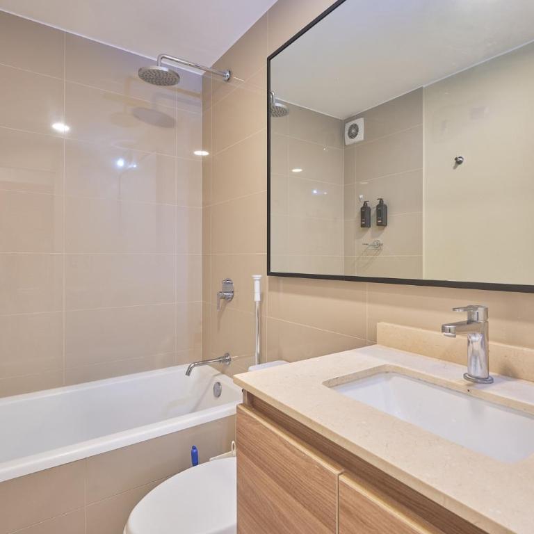 Midnight District Apartment by Geko - Apartamento de 2 dormitorios con balcón - 20