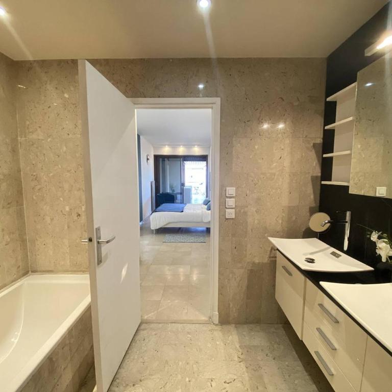 Cannes Croisette - Appartement 3 Pièces Résidence GRAY D'ALBION - Apartamento de 2 dormitorios con terraza - 3