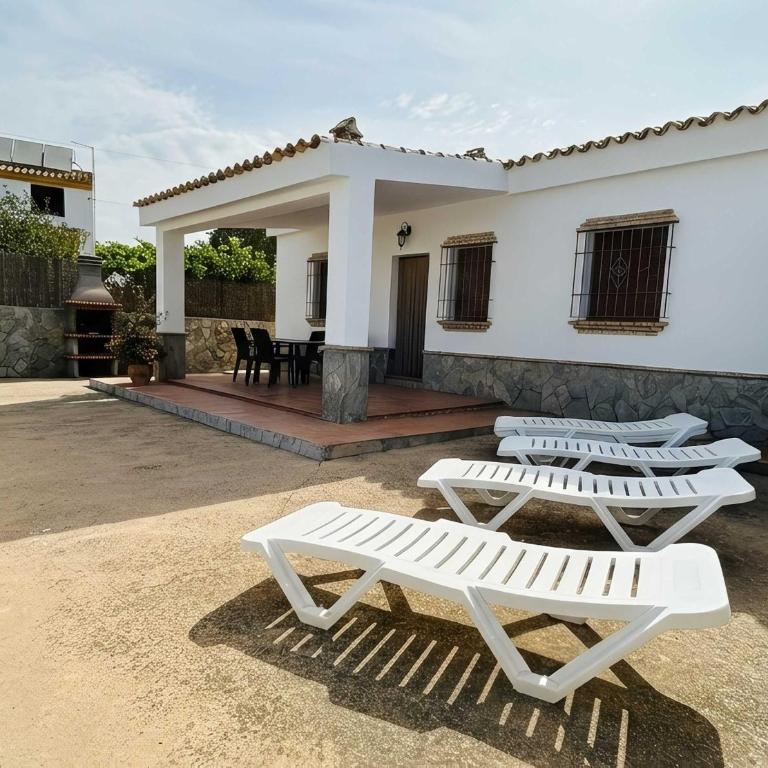 Chalet con piscina privada no permitimos grupos de jovenes - Casa - 8